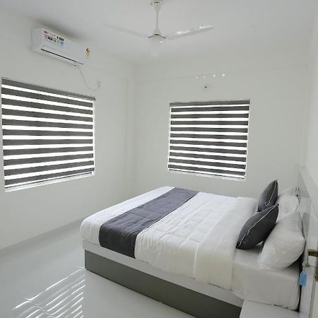 Yelza Hotel And Residence Alwaye Екстер'єр фото
