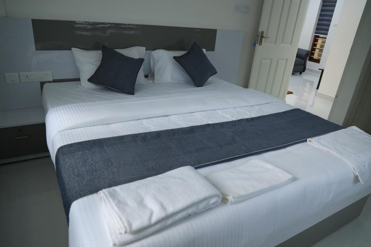 Yelza Hotel And Residence Alwaye Екстер'єр фото